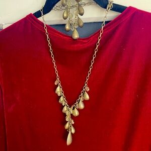 Beautiful polished gold pendants necklace